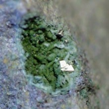 kamienie minerały piryt