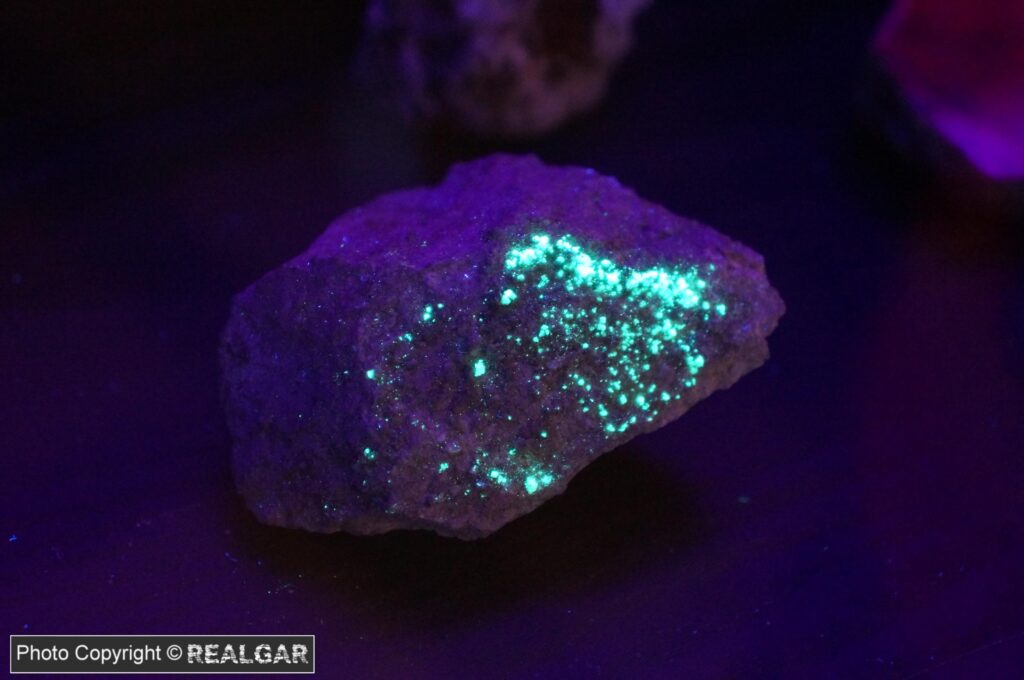 minerały fluorescencyjne