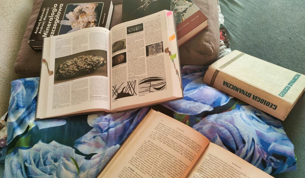 Literatura to podstawowy oręż w zdobywaniu wiedzy o geologii. jak zacząć zbierać minerały