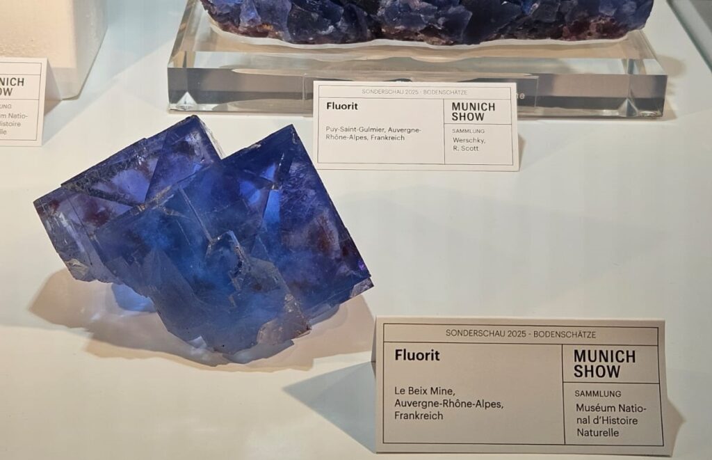 Fluoryt z kop. Le Beix, Saint-Germain-près-Herment, Riom, Francja. Le Beix