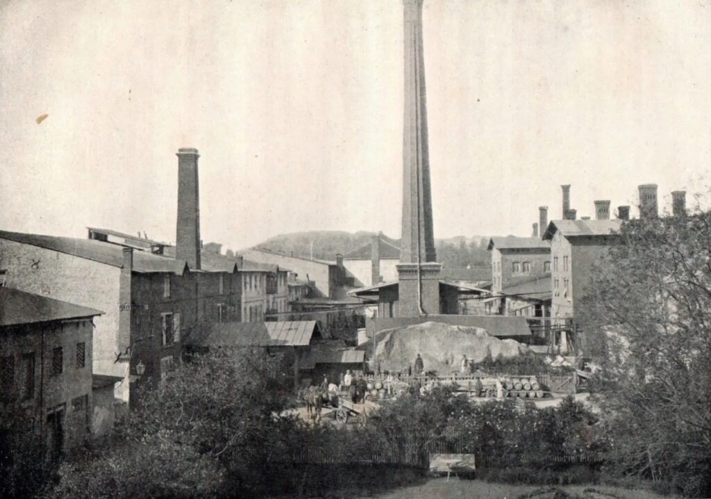 Przykładowa fotografia – widok ogólny fabryki chemicznej na Solcu w Warszawie w latach 1866-67. Źródło: dwusetlecie.wordpress.com. historyczna fabryka chemiczna w Warszawie w XIX wieku