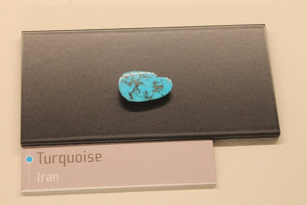 minerały Iranu turkus z Niszapur zasoby naturalne Iranu