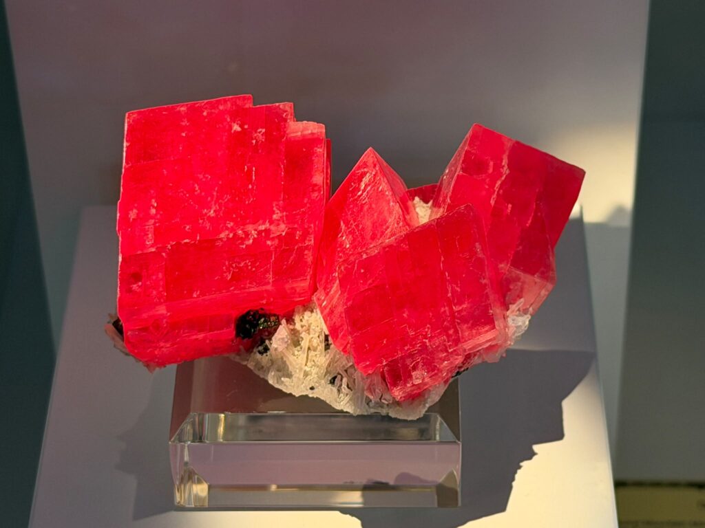 Rodochrozyty z kop. Sweet Home w Detroit, USA. Sainte Marie aux Mines. 61th Mineral & Gem 2026