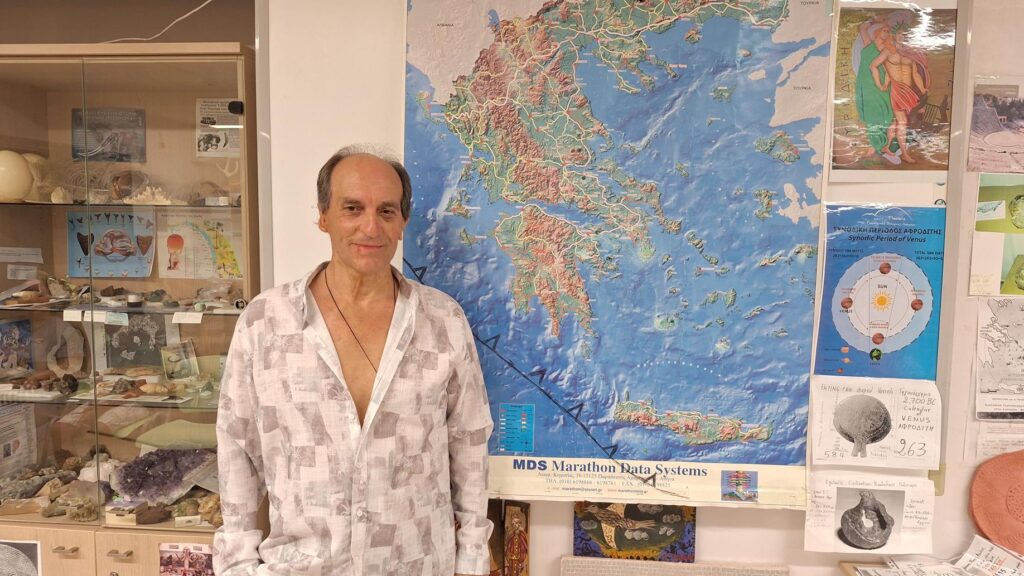 George Arzanas. Niezwykle charyzmatyczna postać Muzeum geologicznego w Leptokarii. George Arzanas